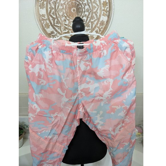 Kylie Jenner Pink Camo Track Pants - Picture 1 of 7